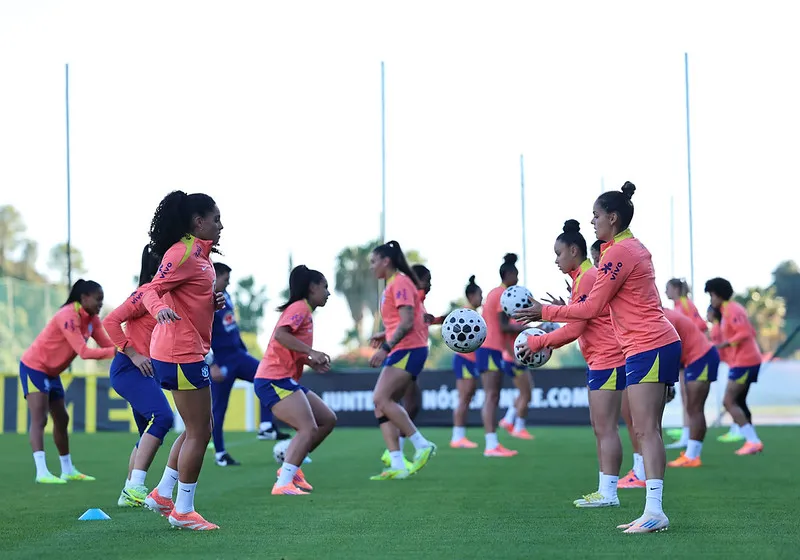 Seleção feminina é bem vista por 73% da população