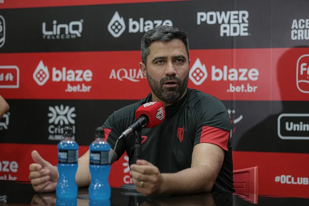 Atlético-GO volta a sonhar com acesso após vitória na Série B