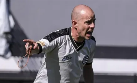 Série B: Técnico do Athletic-MG admite erros e critica arbitragem