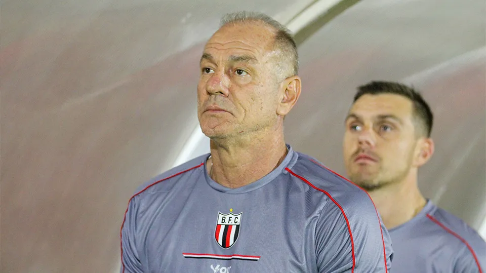 Botafogo-SP mira decisão final e técnico reforça foco na Série B