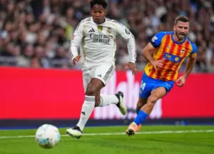 Endrick estreia na temporada e se torna o mais jovem a vestir a camisa 9 do Real no século