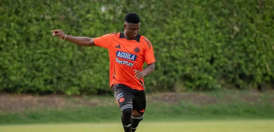 Cruzeiro tem pré-contrato com Villarreal, mas jogador some dos treinos do atual clube