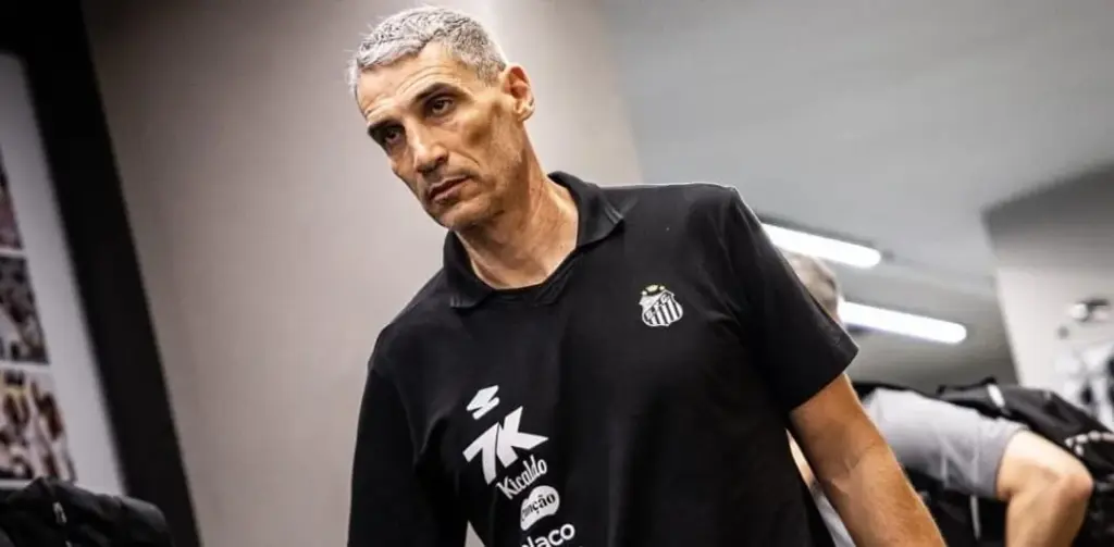 Vojvoda mantém confiança no Santos após derrota: ‘Jogo a jogo’