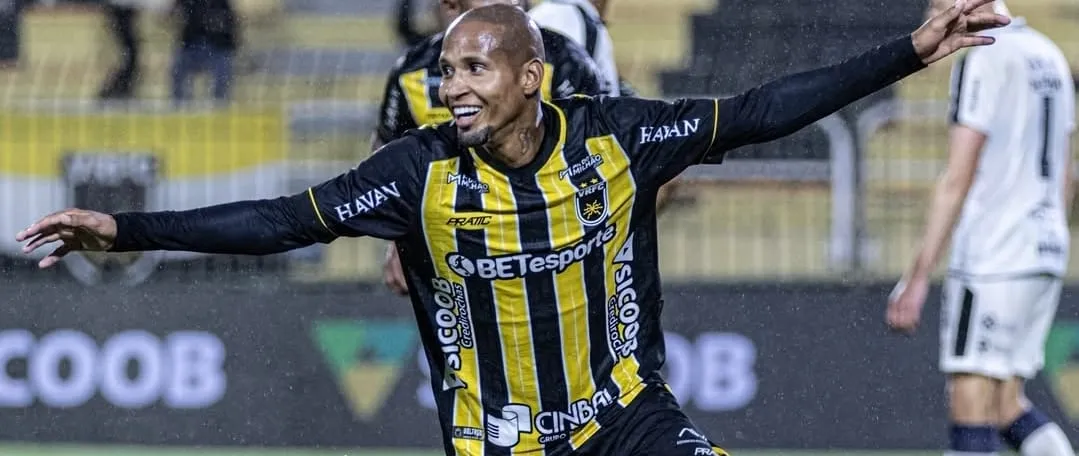 Volta Redonda encaminha renovação de contrato de lateral