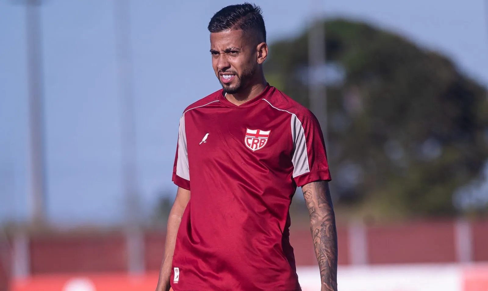 CRB garante permanência de lateral para 2026