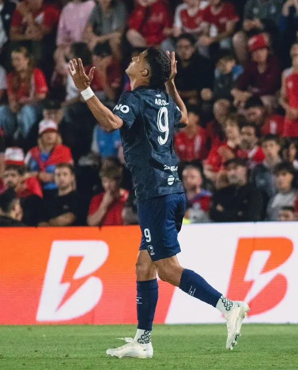 Alex Arce conquista seu 4º título em 3 anos e faz história no futebol argentino 3 YrKP46rV image