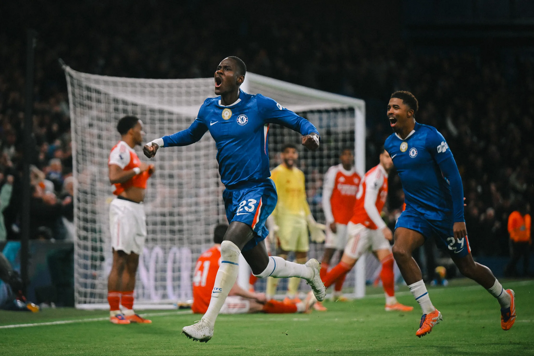 INGLÊS: Chelsea se segura com um a menos e empata com o Arsenal em clássico tenso