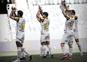 Lateral do Criciúma, Marcinho se diz “sem palavras” após perda do acesso