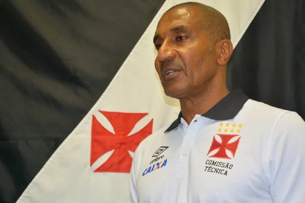 Cristóvão Borges negocia retorno ao futebol para comandar o Tombense