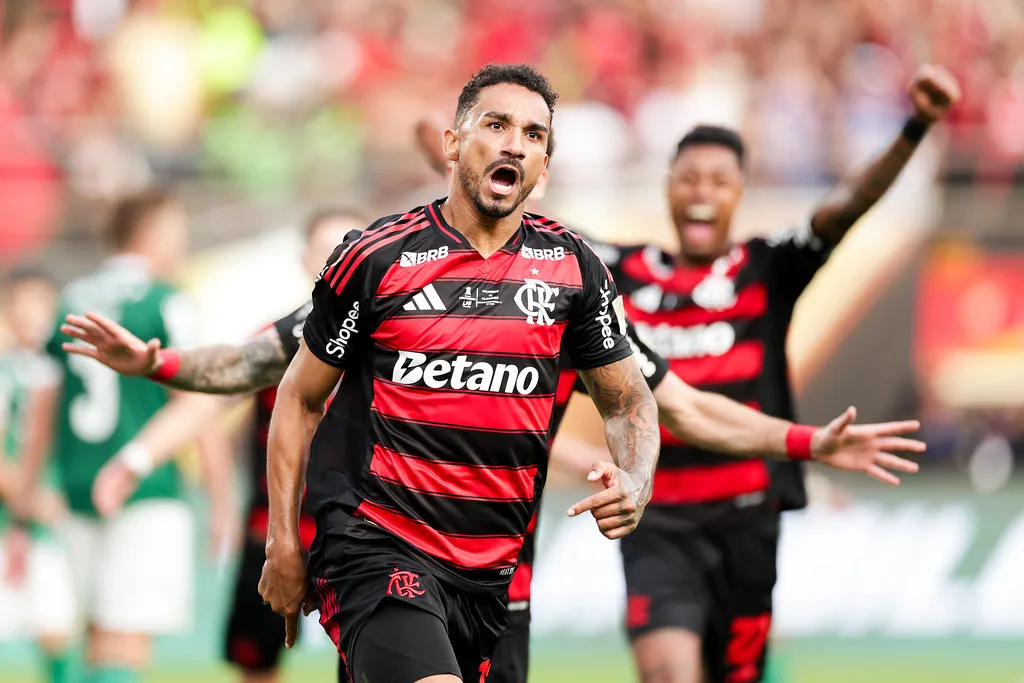 Herói do Flamengo dedica título à família: “Cada um tem seus sacríficios”