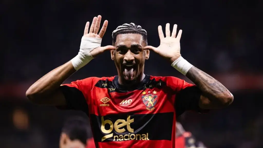 Dérik Lacerda diz que Sport assumiu a "descida" e comenta afastamento (Foto: Paulo Paiva/SCR)