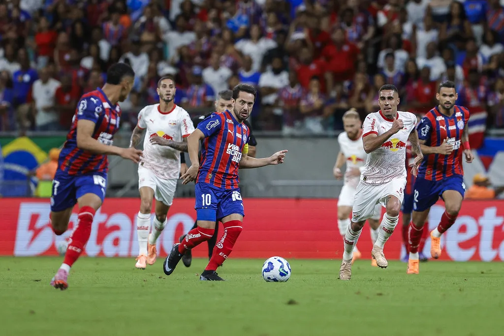 Meia do Bahia celebra retorno aos gramados: “Não tinha volta melhor”