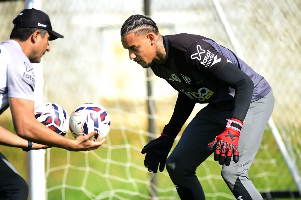 Ponte Preta atende pedido de Marcelo Fernandes e renova com atacante; goleiro está de saída 2 fMuH6apB 54633234663 597542f8dc o