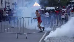 Confronto marca celebração do Flamengo no Centro do Rio e PM usa gás e balas de borracha