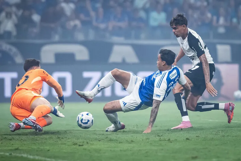 Corinthians oscila, mas segue de olho na Copa do Brasil