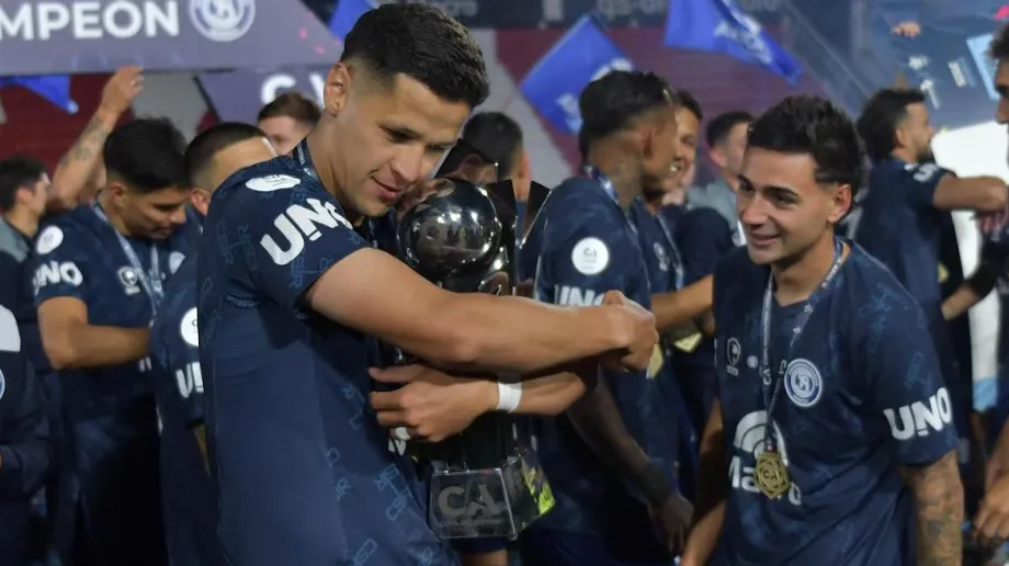 Alex Arce conquista seu 4º título em 3 anos e faz história no futebol argentino