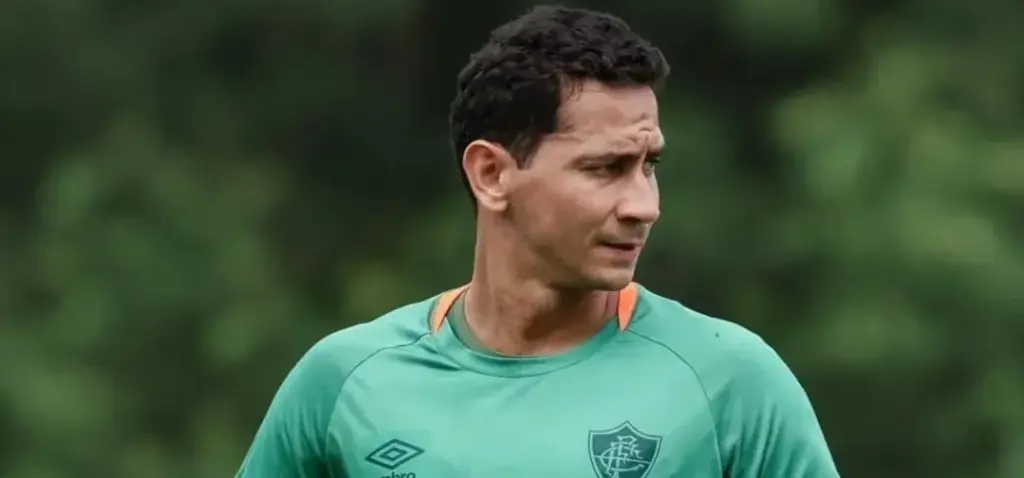 Ganso retorna após dois meses fora e busca espaço no Fluminense