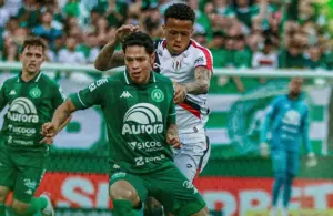 Meia da Chapecoense cita empenho por acesso: 