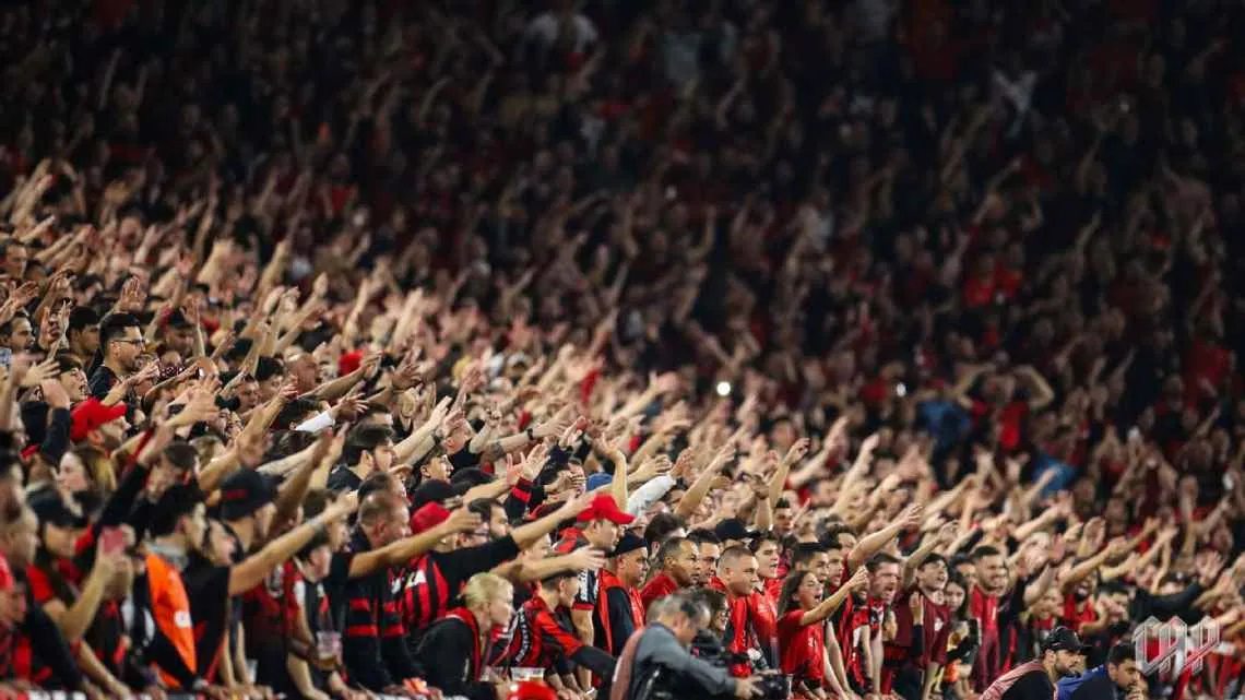 Torcida do Athletico-PR na Arena da Baixada - Foto: José Tramontim
