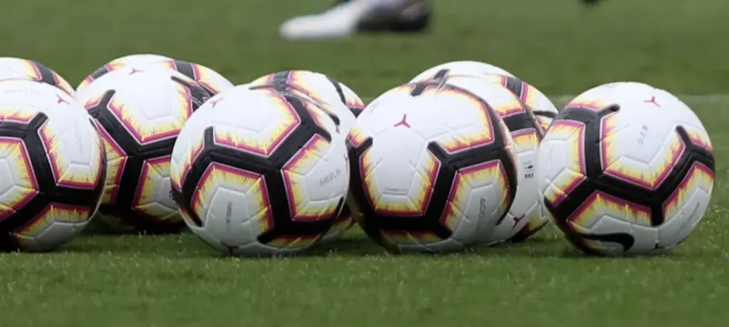 TV aberta supera o streaming na preferência dos brasileiros fãs de futebol, diz pesquisa