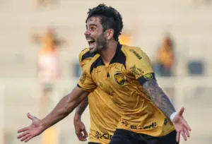 Henrique Almeida é decisivo e mira permanência do Amazonas na Série B