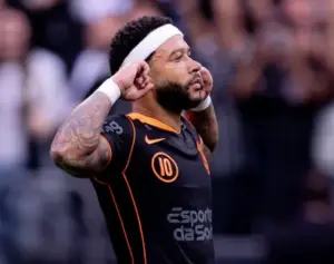 Memphis se irrita ao ter desempenho comparado: 'Não preciso explicar'