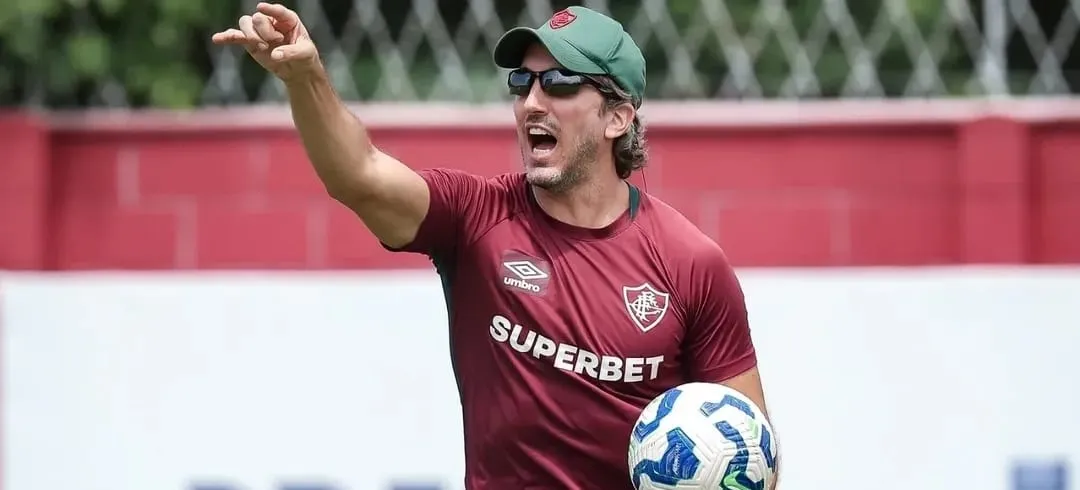 Zubeldía durante treino do Fluminense (Foto: Marcelo Gonçalves-FFC)