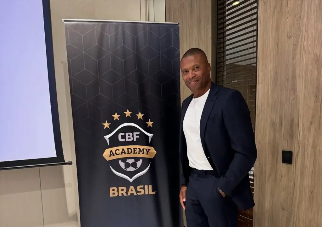 Júlio Baptista critica discriminação contra treinadores negros na Europa: "Menos oportunidades" 2 Júlio Baptista critica discriminação técnicos negros Europa