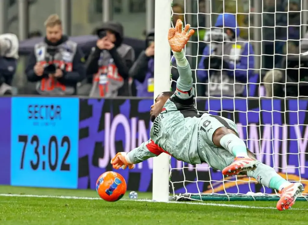 ITALIANO: Milan vence Inter e encosta na líder Roma