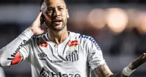 Neymar é preservado após sentir dores no joelho e desfalca o Santos na decisão