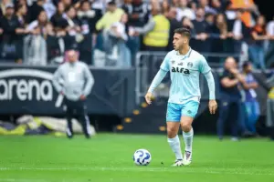 Zagueiro do Grêmio minimiza derrota: 