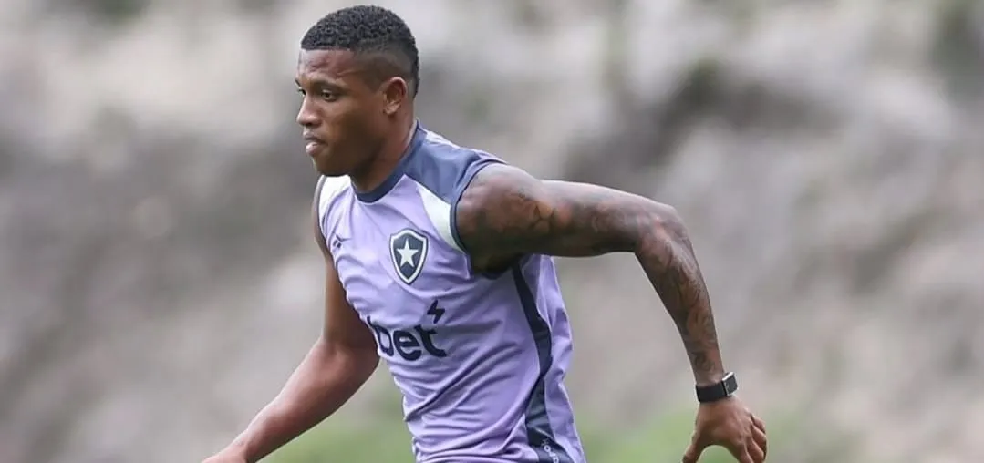 Botafogo perde Danilo para duelo contra o Corinthians