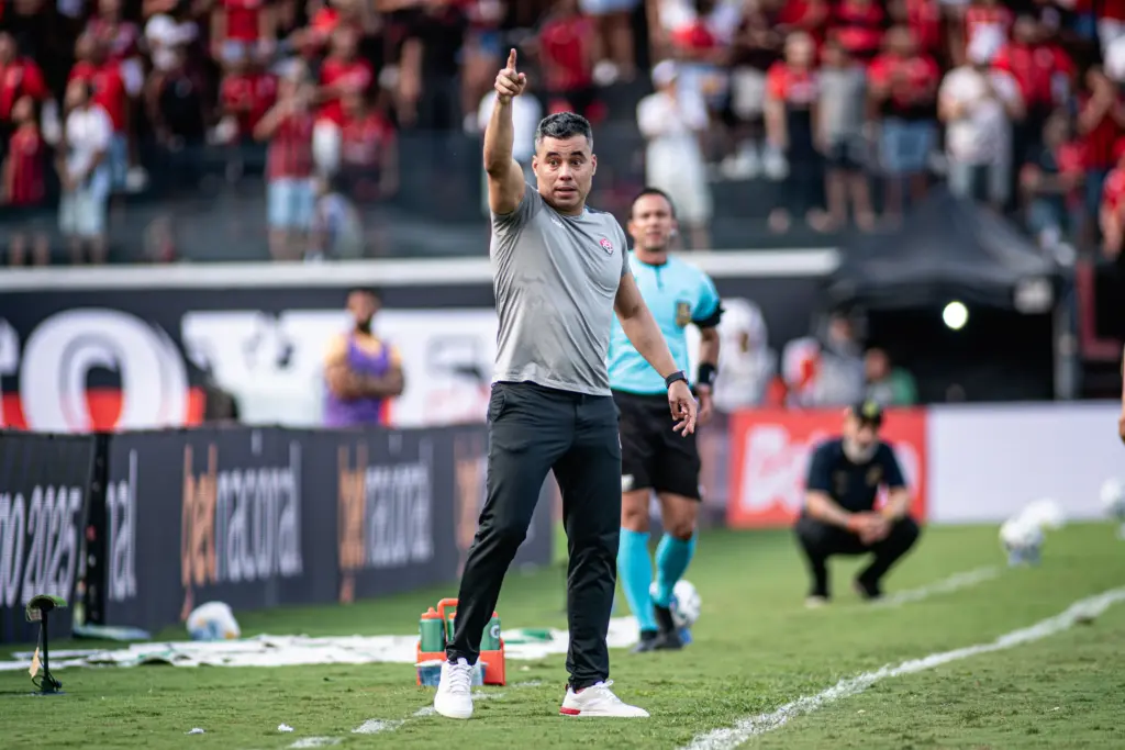 Vitória respira no Brasileirão e Jair Ventura fala em “alívio”