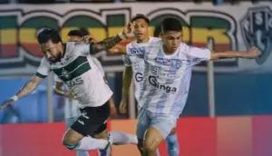 Torcida do Paysandu comemora gols do Coritiba em jogo decisivo; assista