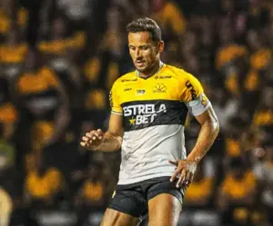 Jogadores do Criciúma comemoram a vitória sobre o Atlético-GO