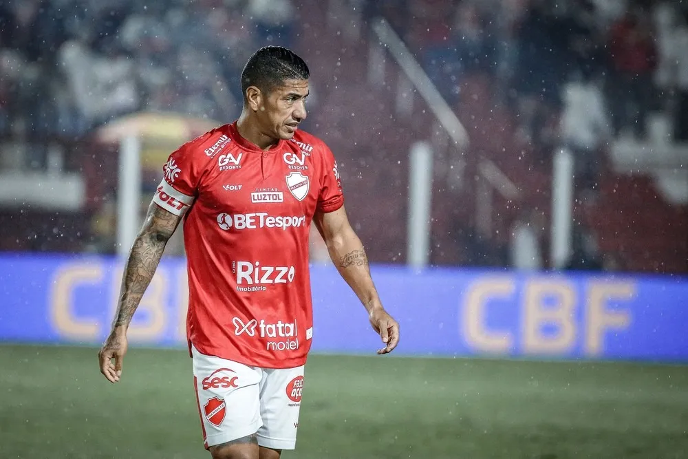 Ídolo do Corinthians, Ralf encerra ciclo no Vila Nova