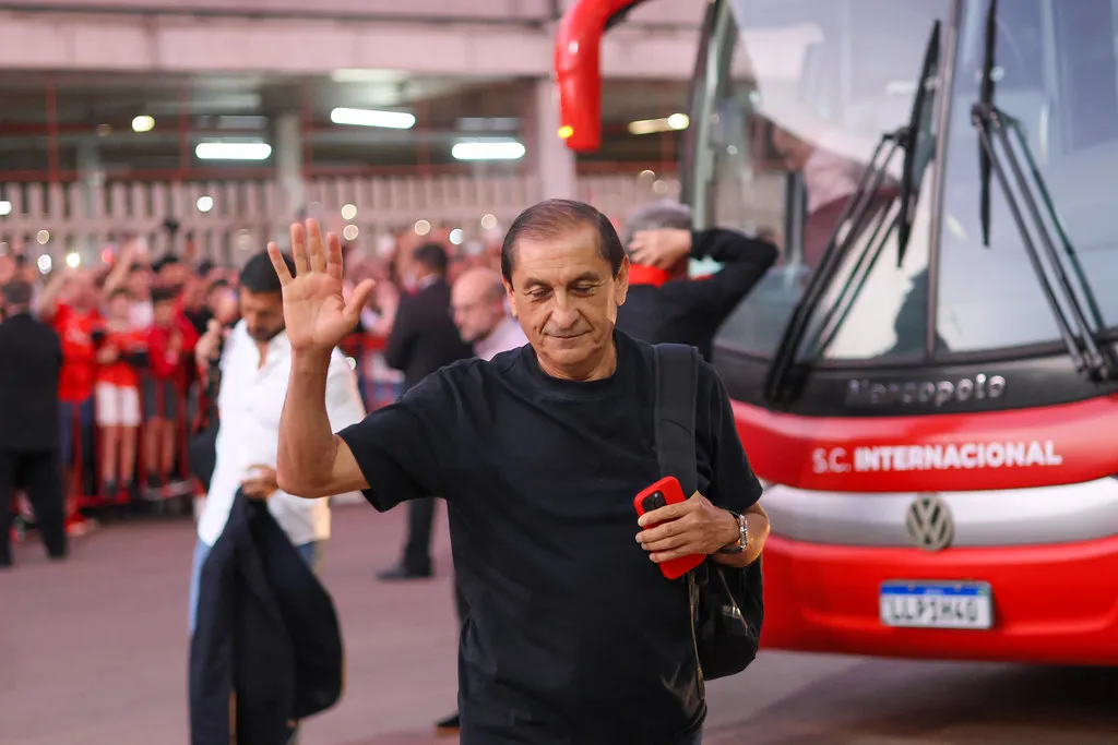 Internacional acerta saída de Ramón Díaz após goleada para o Vasco