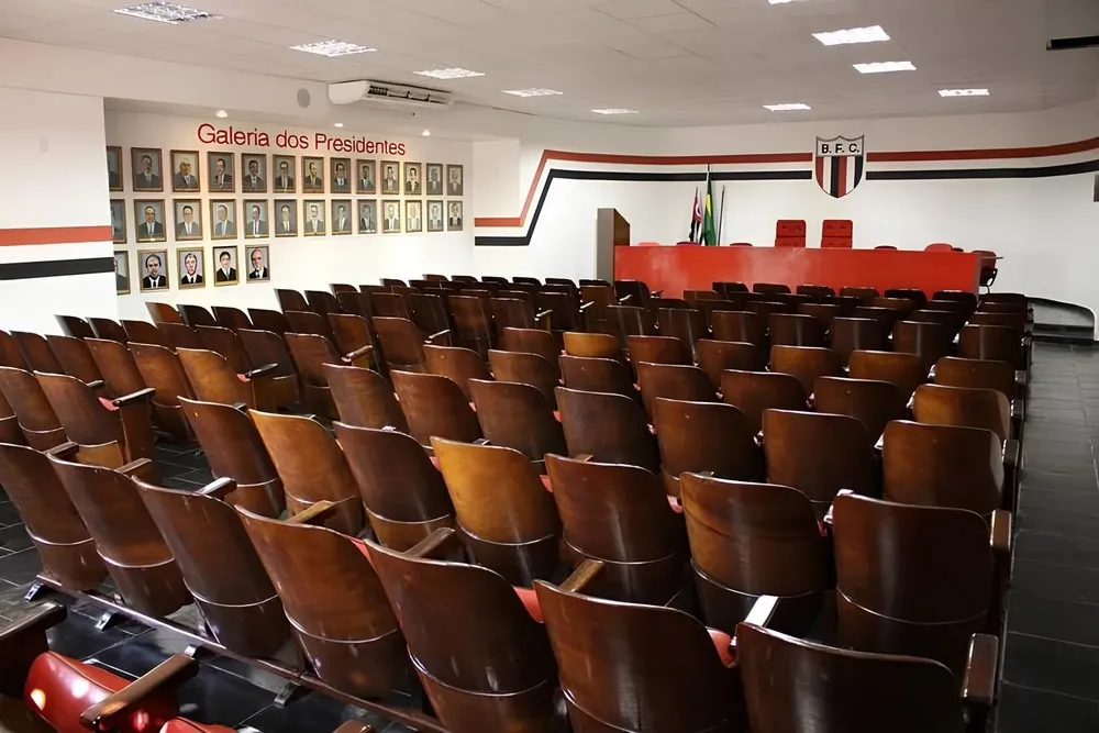 Botafogo-SP avança para eleição com veto à reeleição de Eduardo Esteves