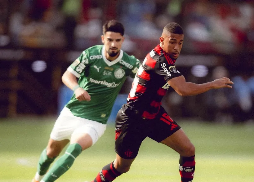 Atacante do Flamengo exalta elenco: 