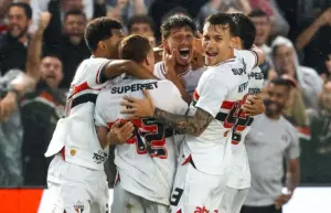 Crespo exalta jovens do São Paulo, mas pede cautela