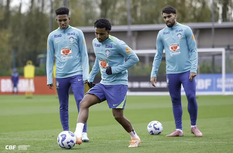 selecao brasileira faz primeiro treino em Londres
