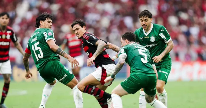 Palmeiras e Flamengo têm rivais similares, mas desafios distintos na reta final de Brasileirão