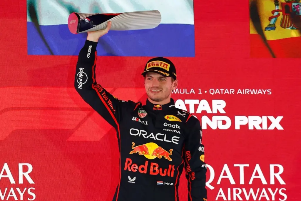 Verstappen celebra estratégia perfeita e promete lutar pelo título da F-1 'até o fim'