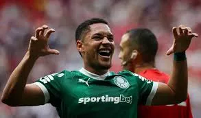 Vitor Roque se recupera no Palmeiras e volta a defender seleção brasileira após dois anos 