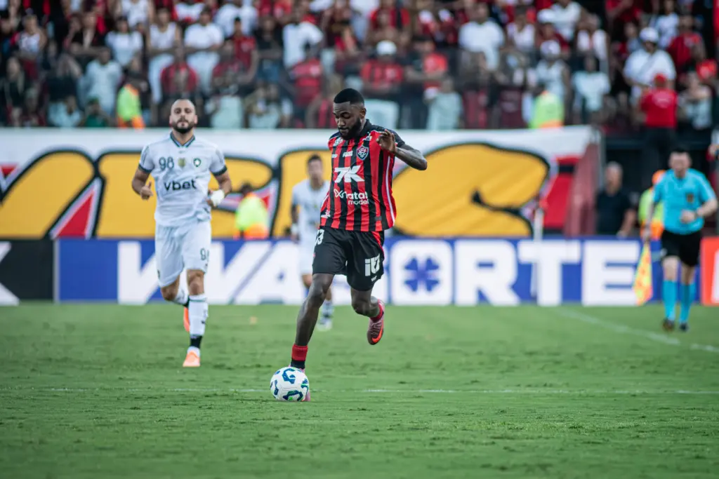 Atacante do Vitória analisa empate: "Temos que valorizar" 2 Vitória empata Botafogo Brasileirão