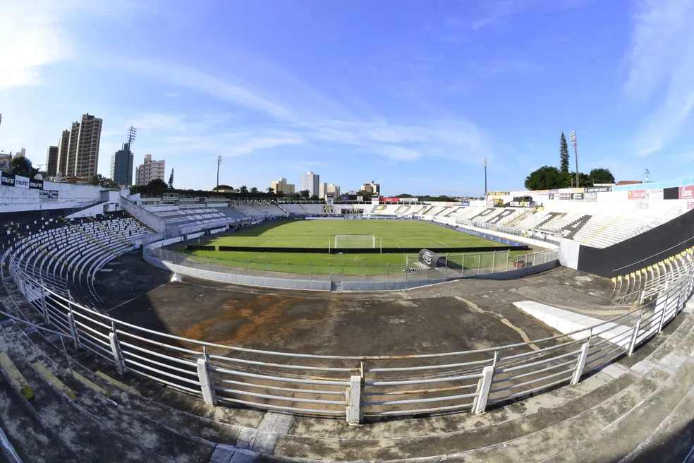 Estádio Moisés Lucarelli — Foto: Júlio César Costa