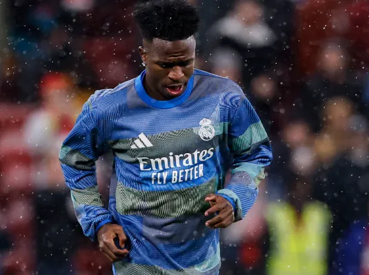 Real Madrid pretende vender Vini Jr. após polêmica com Xabi Alonso, diz jornal