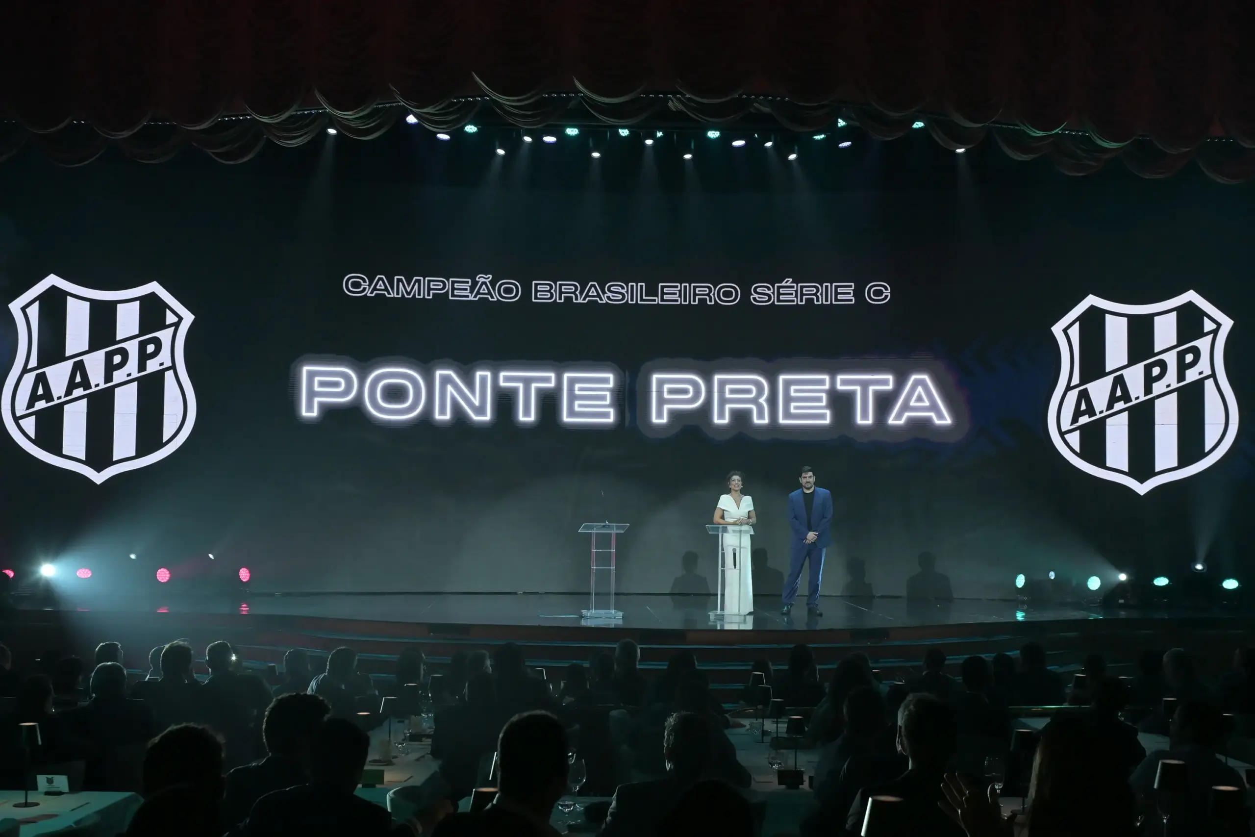 44 dias depois, Ponte Preta enfim recebe o troféu de campeã da Série C 8 0oM2OfaT 54972830839 dede3f0be3 o