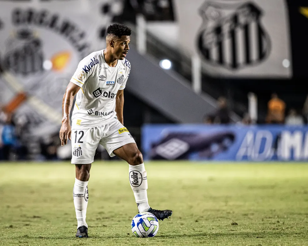 Botafogo-SP supera Ponte Preta e contrata lateral ex-Chapecoense 2 Inocêncio estava acertado com a Ponte Preta - Foto: Raul Baretta/ Santos FC