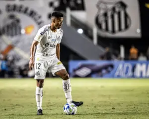 Ponte Preta acerta a contratação de lateral ex-Santos